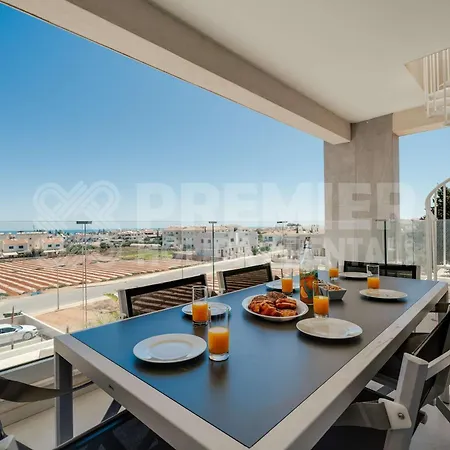 Angelica * Paralimni